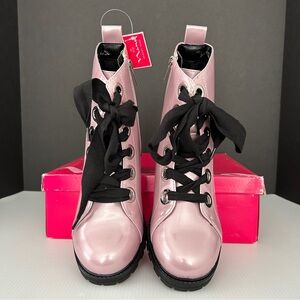 NWT Nina ‘Saskia’ Blush Pink/Black Patent Booties